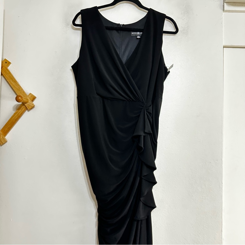 Betsy & Adam Black Ruched Maxi Dress - Picture 8 of 10